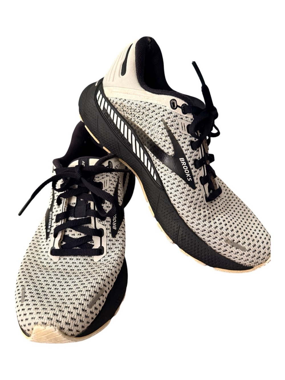 Brooks adrenaline gts Running Sneakers activewear athleisure collegiate